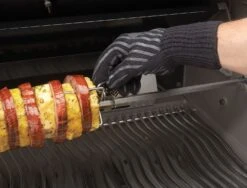 Napoleon BBQ Grillhandschuh Aramid Mit Silikon (1 Stück) -Küche Zu Hause 62145 grilling gloves in use napoleon grills 1