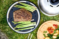 Cobb Grill Premier AIR Deluxe Holzkohlegrill - Modell 2023 -Küche Zu Hause Cobb Premier Air Deluxe Lifestyle