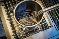 Grillfürst G520E 5-Brenner Gasgrill Mit Hochtemperaturbrenner, Heckbrenner Und Edelstahl Rosten - X-DEAL Inkl. Zubehörpaket -Küche Zu Hause Grillfuerst Gasgrill G520E Seitenbrenner Topf