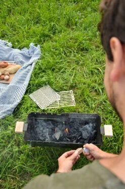 Knister Grill Original - Ausziehbarer Holzkohle Kompaktgrill 30 Knister Grill Original - Ausziehbarer Holzkohle Kompaktgrill -Küche Zu Hause Knister auf der Wiese