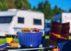 LotusGrill Classic - Holzkohle Tischgrill - Tiefblau Inkl. Tasche -Küche Zu Hause LotusGrill Ambiente Campingplatz