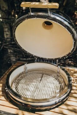 Monolith Grill LeCHEF BBQ GURU - PRO-Serie 2.0 Schwarz - MIT Gestell Und Seitentischen - Inkl. UltraQ Controller Set 12 Monolith Grill LeCHEF BBQ GURU - PRO-Serie 2.0 Schwarz - MIT Gestell Und Seitentischen - Inkl. UltraQ Controller Set -Küche Zu Hause Monolith Le Chef Deckel offen Keramikgrill 2