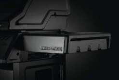 Napoleon Freestyle 425 Gasgrill, Graphit - Mit Sizzle Zone - Modell 2023 - X-DEAL Inkl. Drehspieß 35 Napoleon Freestyle 425 Gasgrill, Graphit - Mit Sizzle Zone - Modell 2023 - X-DEAL Inkl. Drehspieß -Küche Zu Hause Napoleon Freestyle Seitenablage Besteckhaken