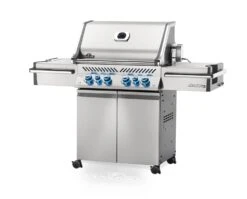 Napoleon Prestige Pro 500-3 Edelstahl Gasgrill Inkl. Drehspieß - X-DEAL Inkl. Napoleon Holzkohlegrill Kugelgrill Ø 57cm -Küche Zu Hause Napoleon Prestige Pro 500 seitlich 01