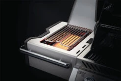 Napoleon Prestige Pro 500-3 Edelstahl Gasgrill Inkl. Drehspieß - Modell 2023 -Küche Zu Hause Napoleon Prestige Pro Sizzle Zone Offen 1