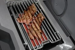 Napoleon Prestige Pro 500-3 Edelstahl Gasgrill Inkl. Drehspieß - Modell 2023 -Küche Zu Hause Napoleon Prestige Pro Sizzle Zone Steaks 1
