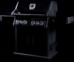 Napoleon Rogue SE 525 Gasgrill - All-black - Mit Sizzle Zone Und Heckbrenner - Grillfürst Edition - X-DEAL Inkl. Abdeckhaube, Gussplatte Und Drehspieß-Set - Modell 2022 -Küche Zu Hause Napoleon Rogue All Black limited