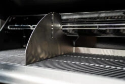 Outdoorchef Dualchef 425 G BZ Gasgrill Mit BLAZING ZONE Infrarotbrenner -Küche Zu Hause Outdoorchef Dualchef 425G BZ Detail Zone Divider