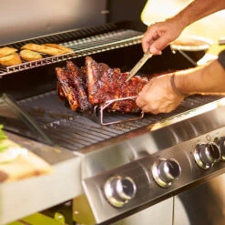 Rösle Gasgrill Videro G4 Edelstahl - Modell 2023 Inkl. Abdeckhaube -Küche Zu Hause Roesle Videro G4 Edelstahl Gasgrill Station Mood