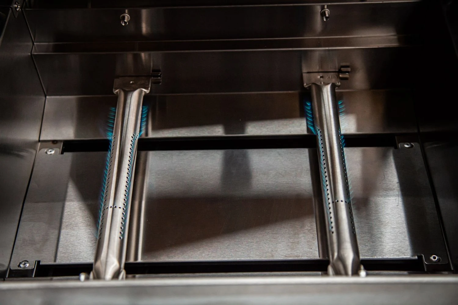 Grillfürst G201E 2-Brenner Gasgrill Portabel V2 - Campinggrill / Balkongrill 50mbar - Inkl. Untergestell 7 Grillfürst G201E 2-Brenner Gasgrill Portabel V2 - Campinggrill / Balkongrill 50mbar - Inkl. Untergestell – Bild 7